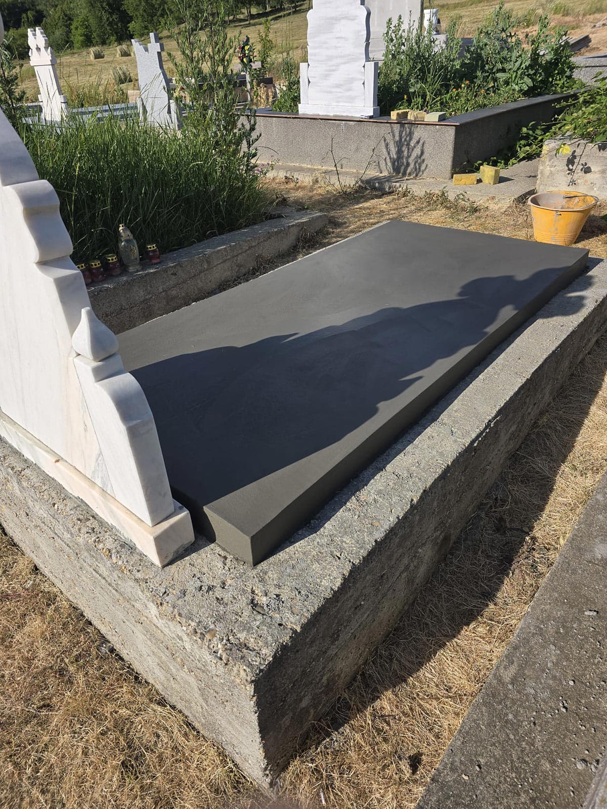 Monument funerar din ciment, simplu, capac nou, model 15